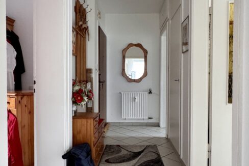 Altbau - Flur EG rechts