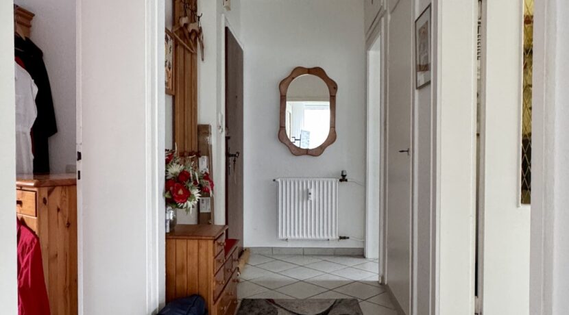 Altbau - Flur EG rechts