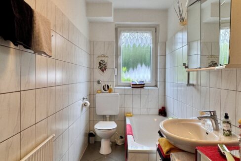 Altbau - Bad EG rechts