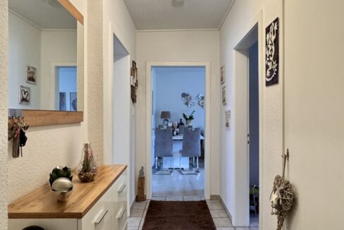 Altbau - Flur EG links