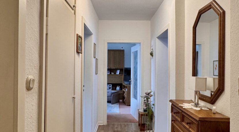Altbau - Flur OG rechts