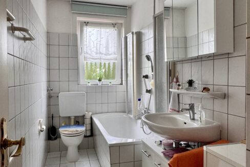 Altbau - Bad OG rechts