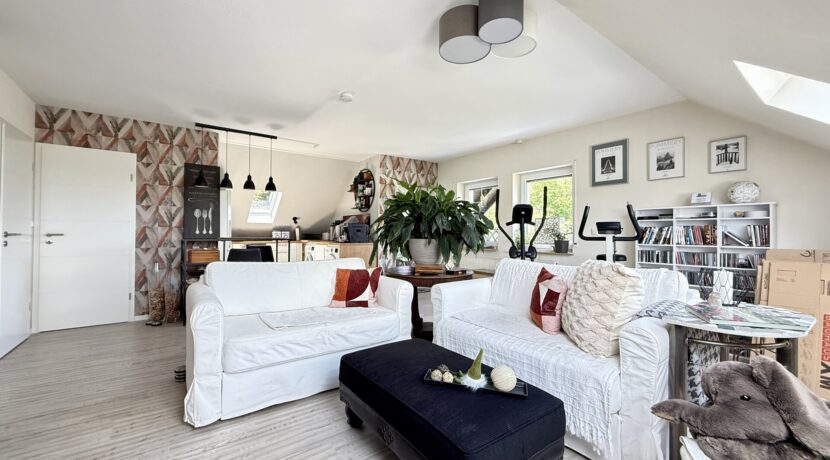 Wohnzimmer DG