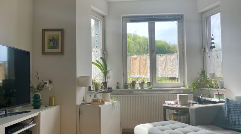 Wohnzimmer mit Erker (EG)