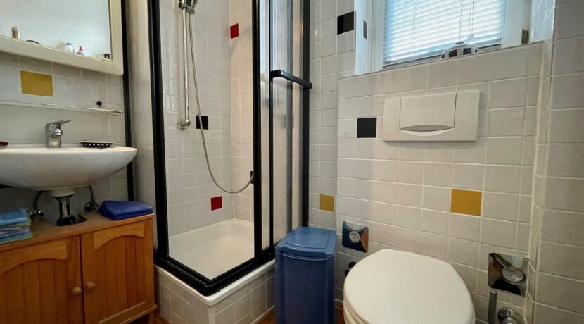 Bad mit Dusche (EG)