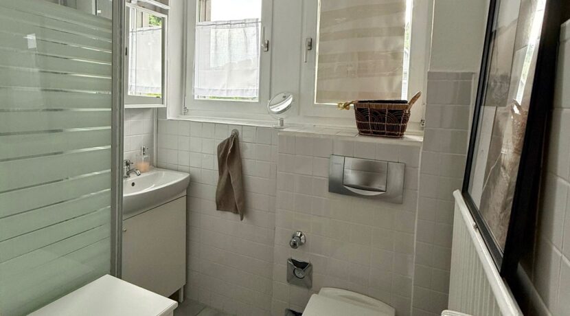 Bad mit Dusche (OG)