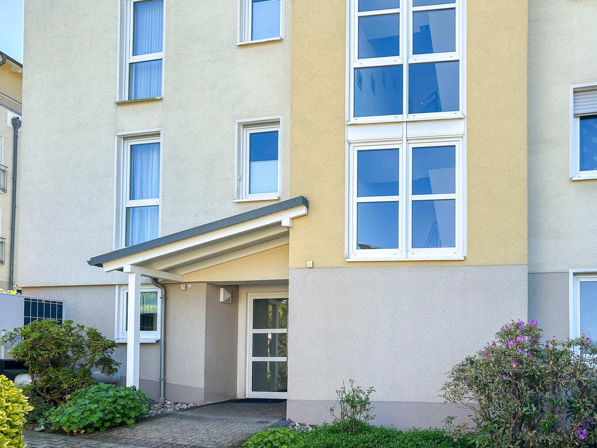 Komfortabel und barrierefrei wohnen am Göckinghof: Stilvolle 3-Zimmer-Wohnung mit Südbalkon