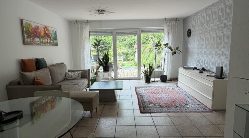 Blick ins Wohn-/Esszimmer