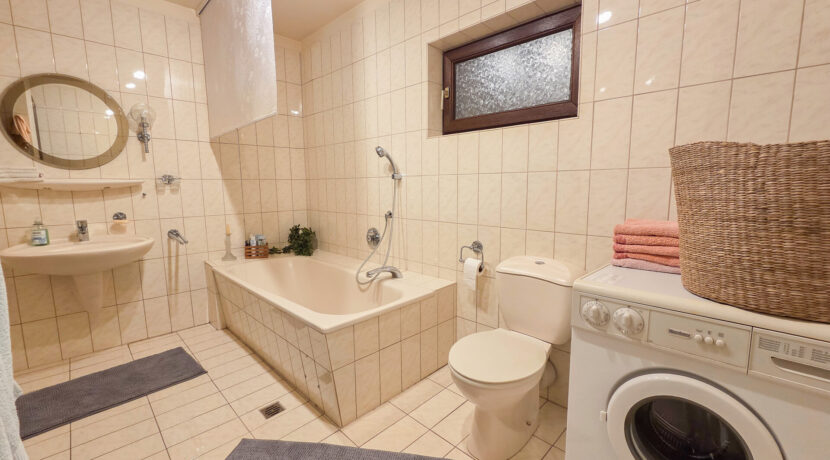 Bad Einliegerwohnung KG