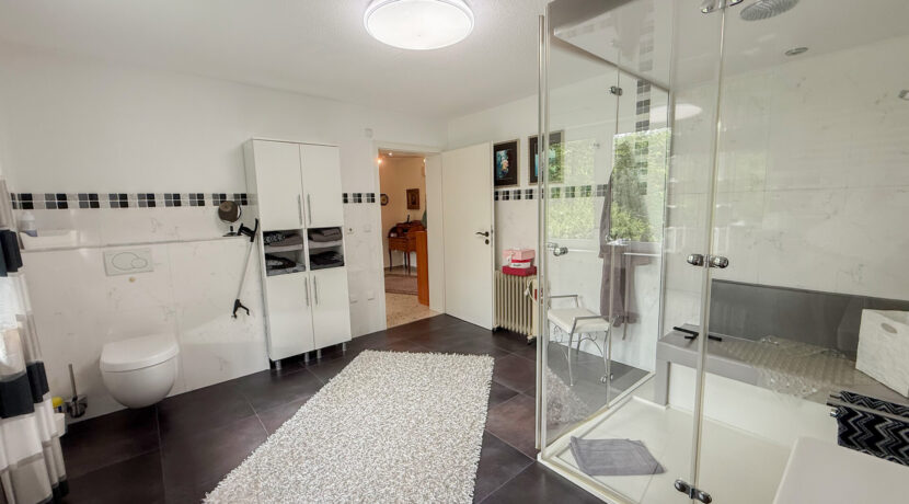 Badezimmer EG