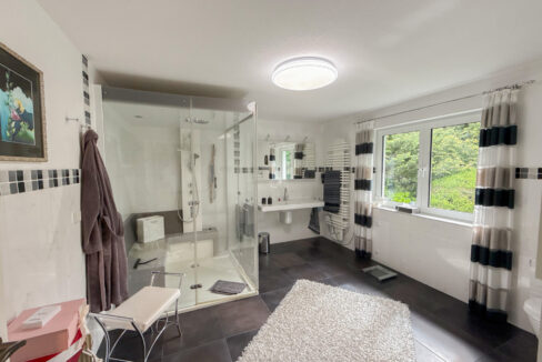 Badezimmer EG (2)