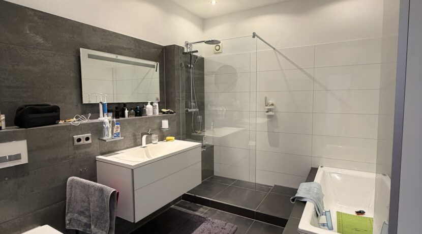 Modernes Badezimmer