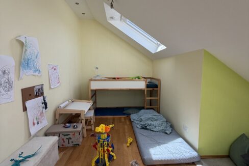 Geräumiges Kinderzimmer