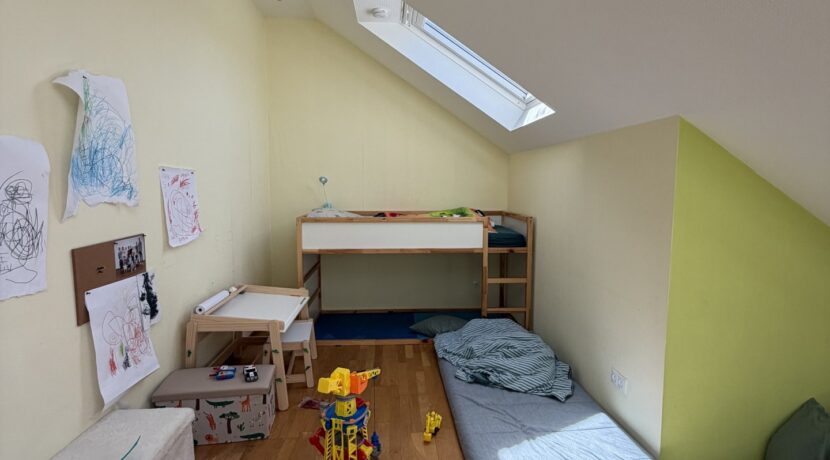 Geräumiges Kinderzimmer