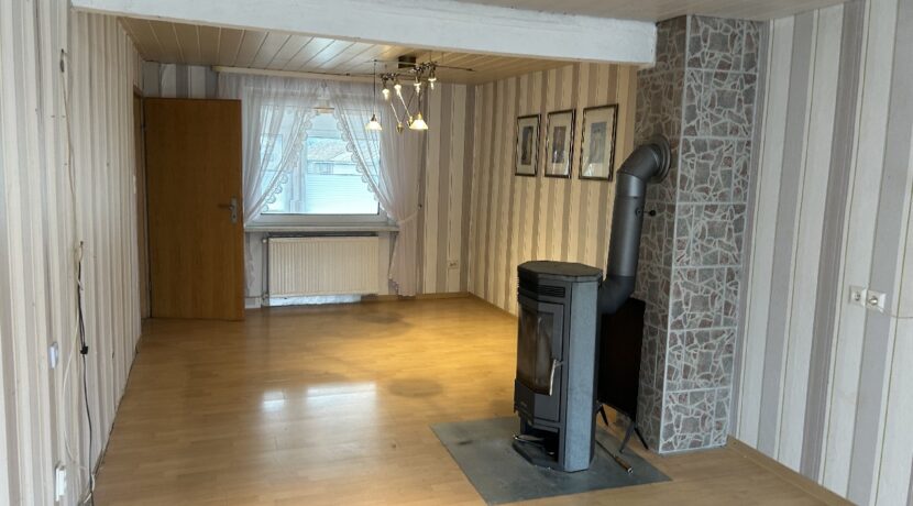 Wohnzimmer mit Kamin