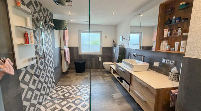 Badezimmer EG