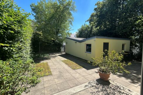 Zugang und Garage