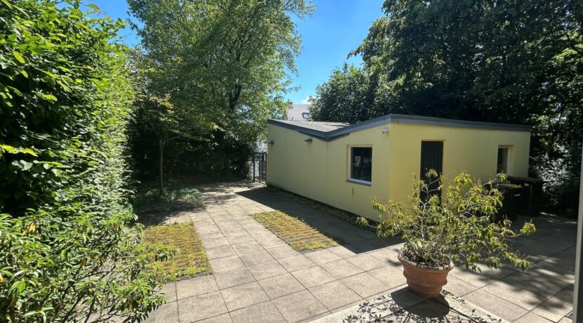 Zugang und Garage