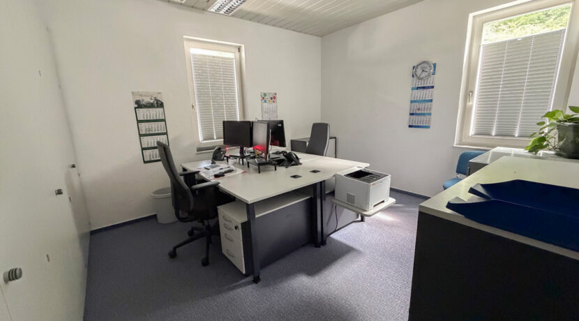 Verwaltungsgebäude: Büro