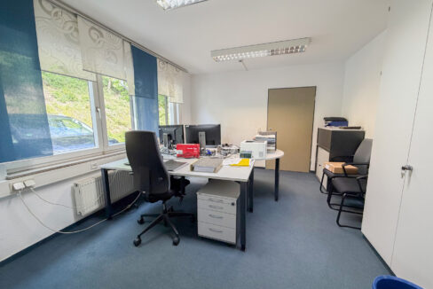 Verwaltungsgebäude: Büro