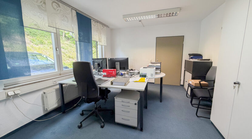 Verwaltungsgebäude: Büro