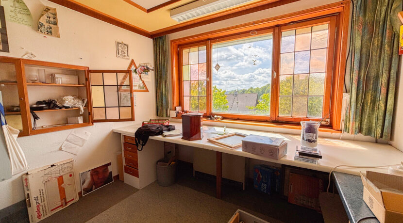 Arbeitszimmer EG Links