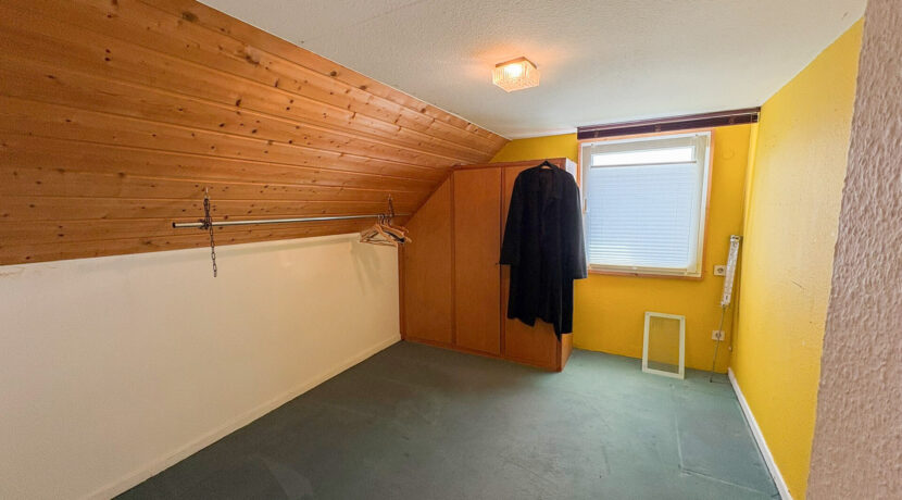 Schlafzimmer DG Links
