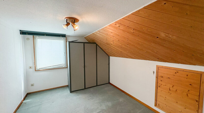 Schlafzimmer DG Links