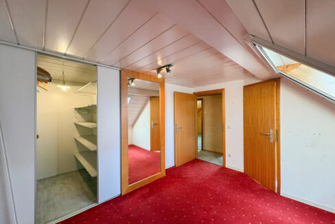 Schlafzimmer DG Links