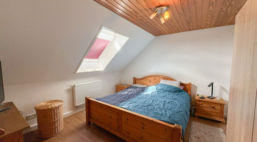 Schlafzimmer DG Rechts