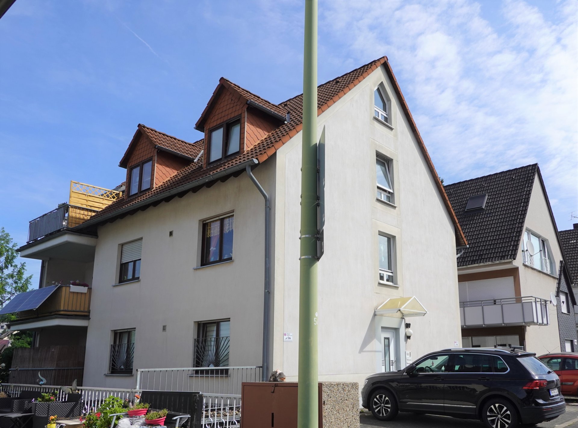 Gepflegte 3-Zimmerwohnung mit Tageslichtbad, Loggia und PKW- Stellplatz