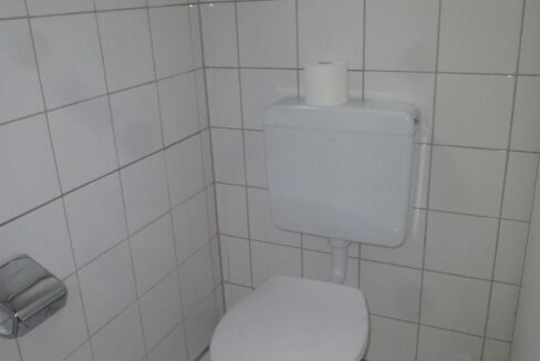 Getrennte Damen und Herren WC Anlagen mit Tageslicht