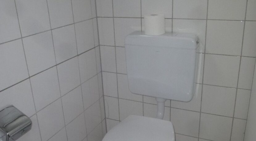 Getrennte Damen und Herren WC Anlagen mit Tageslicht