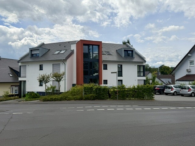 Großzügige 2-Zimmer-Wohnung im 2.OG mit schönem Balkon und Pkw-Stellplatz
