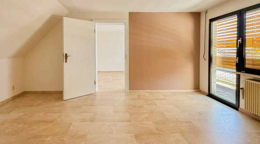 Durchgangszimmer DG