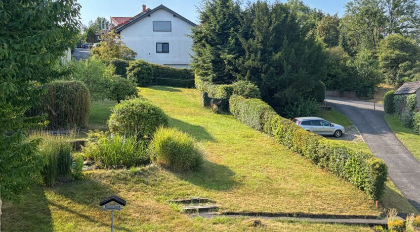 großzügiges Baugrundstück