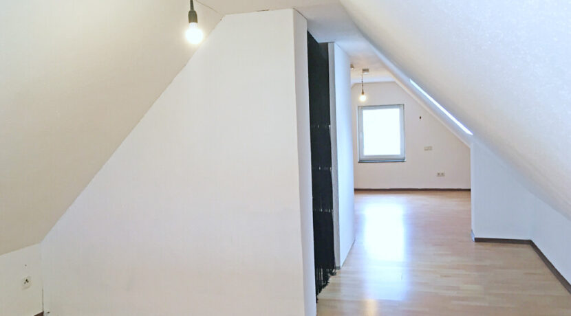 Empore mit Einbauschrank