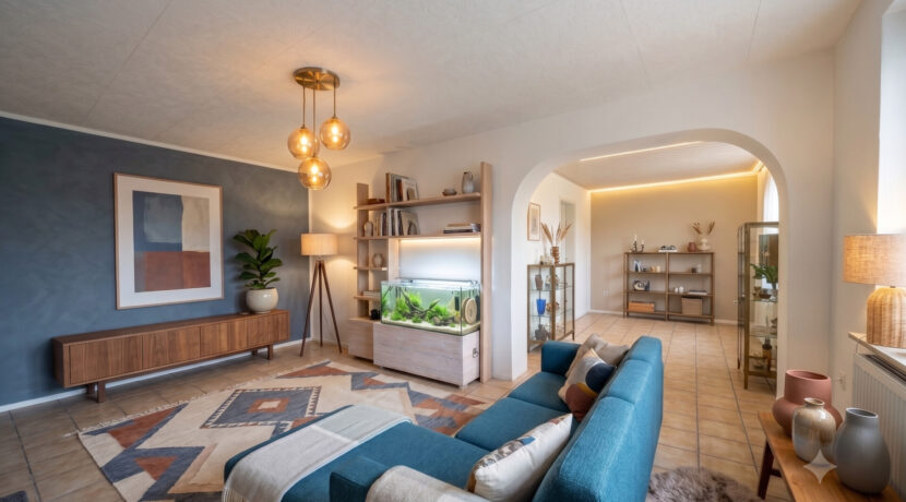 Wohnzimmer Vorderhaus KI generiert