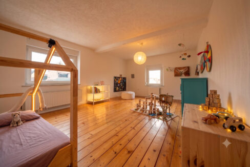 Kinderzimmer Vorderhaus KI generiert