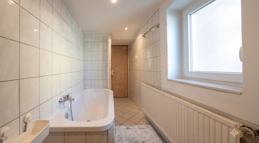 Badezimmer Vorderhaus KI generiert