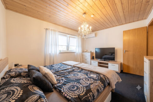 Elternschlafzimmer Hinterhaus KI generiert