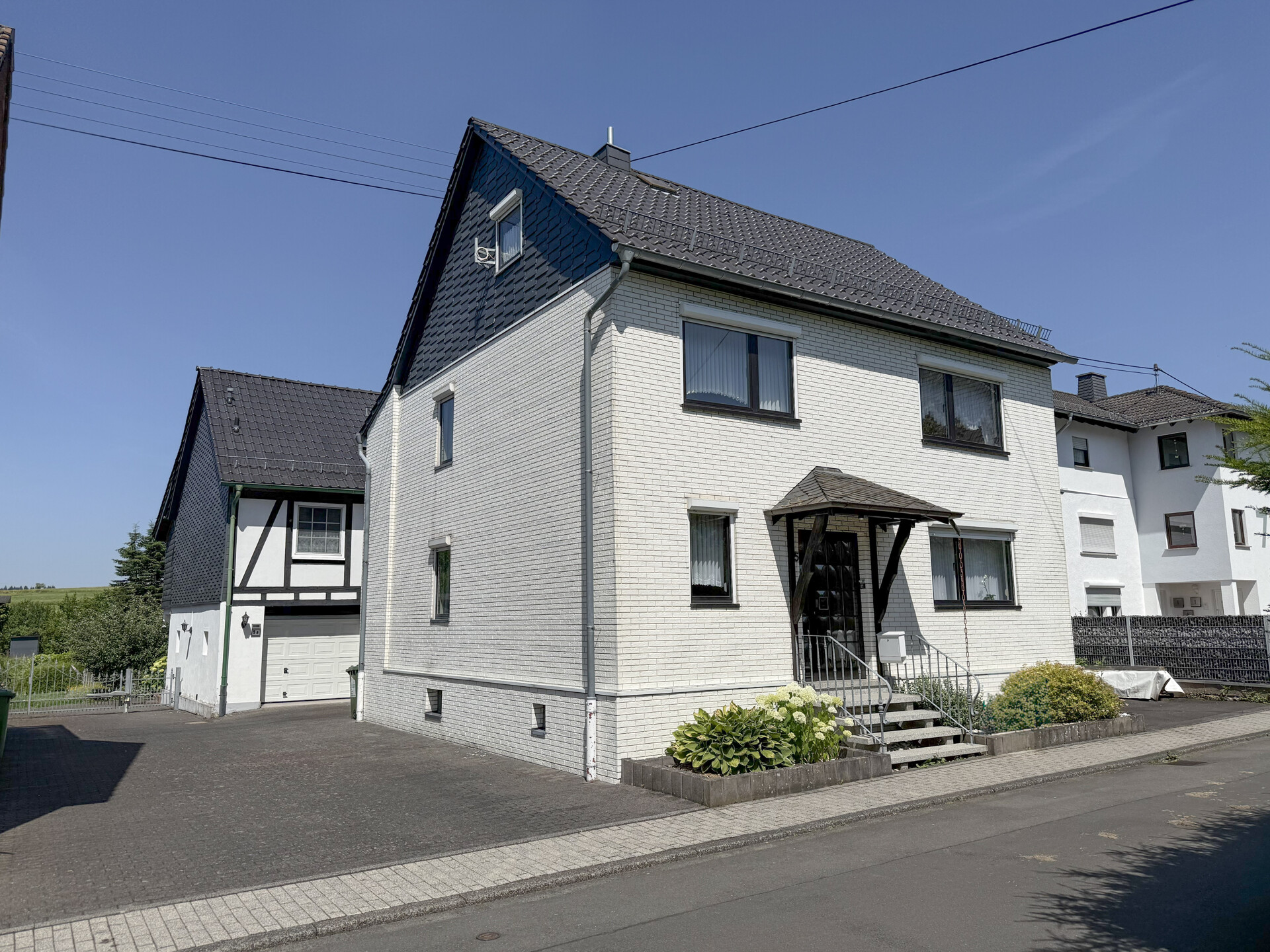 2 Wohnhäuser auf großem Grundstück in ruhiger Ortsrandlage! Ideal für Mehrgenerationen