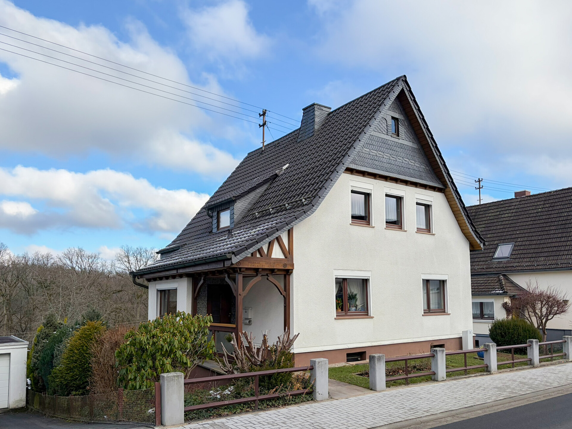 **PREISREDUZIERUNG** Gemütliches Einfamilienhaus mit toller Weitsicht über das Siegtal in beliebter Wohnlage!