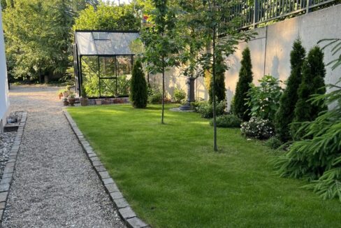 Garten seitlich