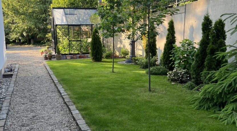 Garten seitlich