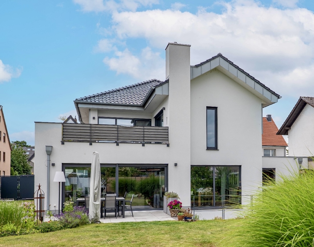 Modernes, sehr hochwertig ausgestattetes Architektenhaus mit separatem 1-Zimmer-Apartment