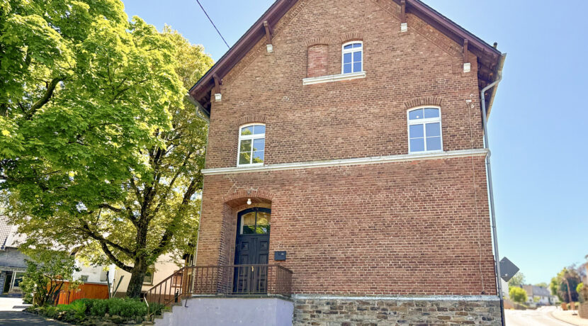 Seitenansicht / Eingang EG Wohnung