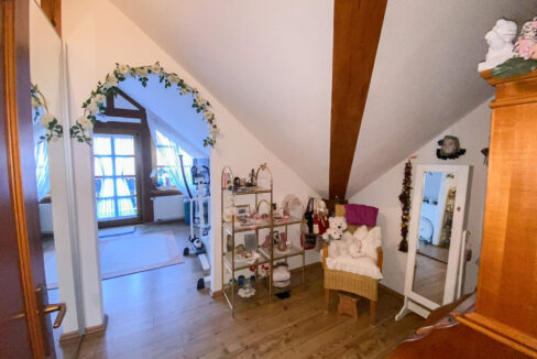 Durchgangszimmer DG