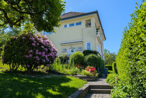 Weg zum Hauseingang