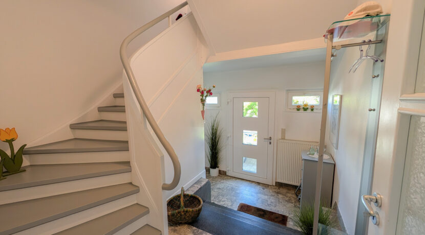 Treppe zum Obergeschoss